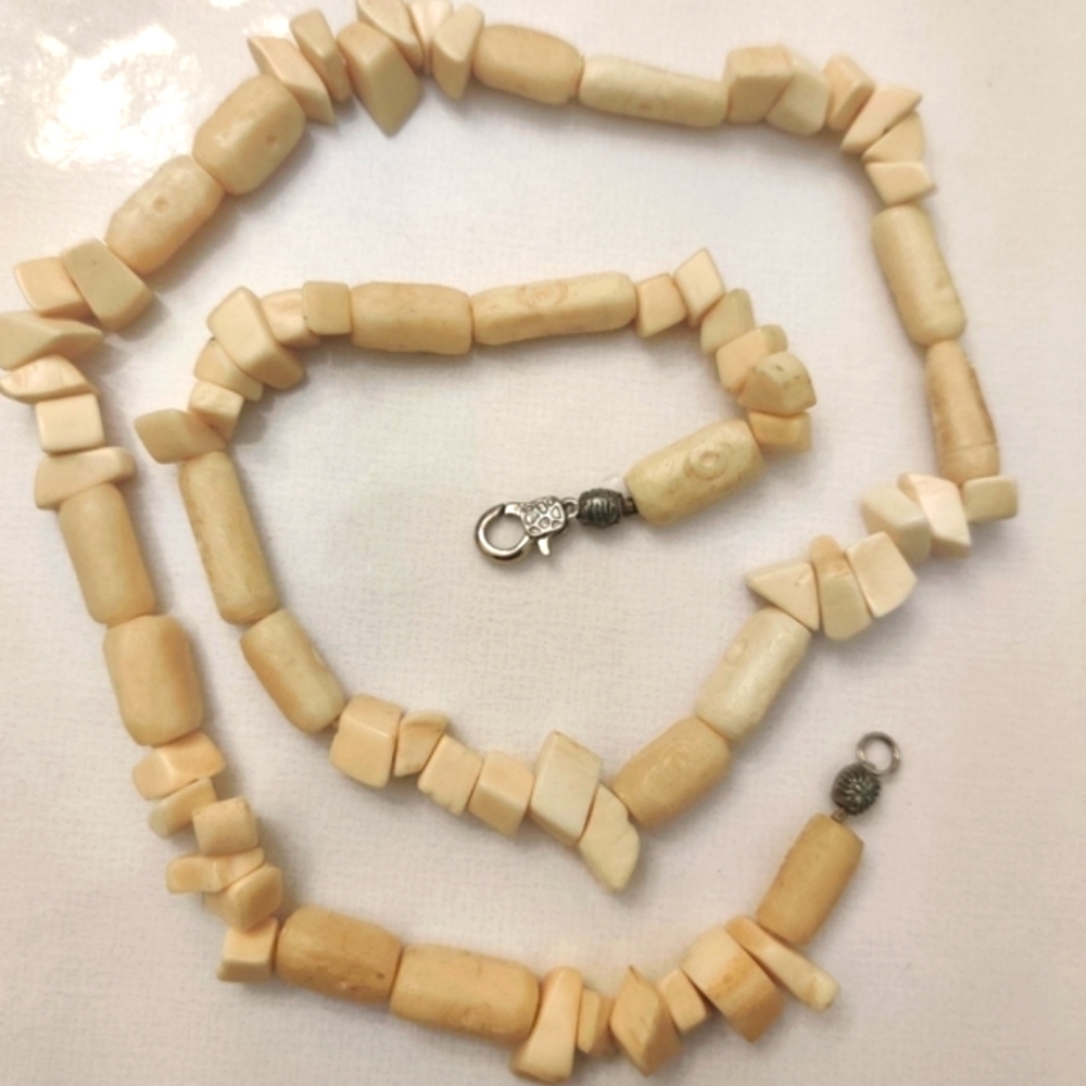 Vintage tribal bone 🦴 necklace in EUC